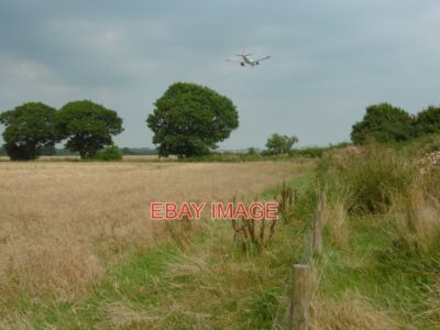 FOTO JUNGFRÄULICHES FLUGZEUG LANDUNG IN GATWICK GATWICK IST ALLGEMEIN ALS BEIN ANERKANNT