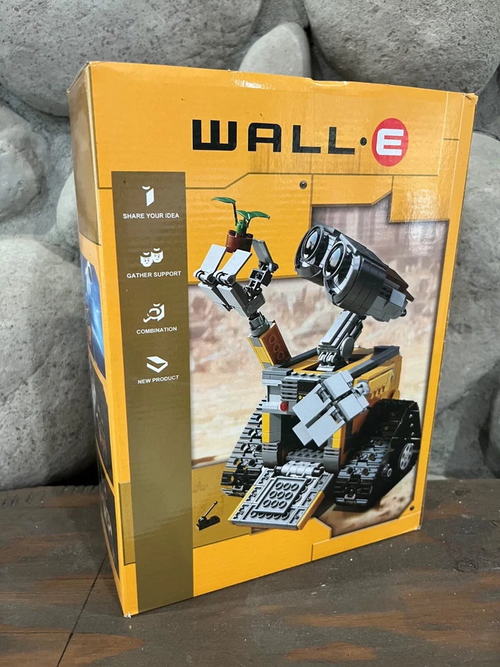 LEGO Replica Wall-E Robot Building Blocks Set Toy 687pcs (NOT LEGO) Box Included - Image 2 of 4