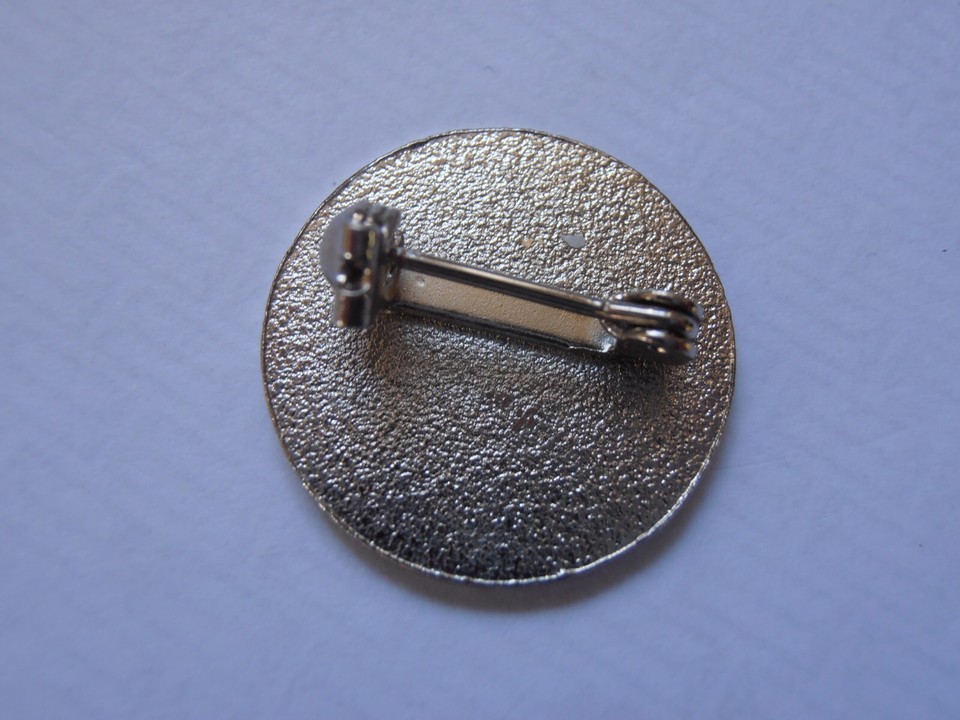 QPR enamel football badge Queens Park Rangers 28 (small badge) eBay