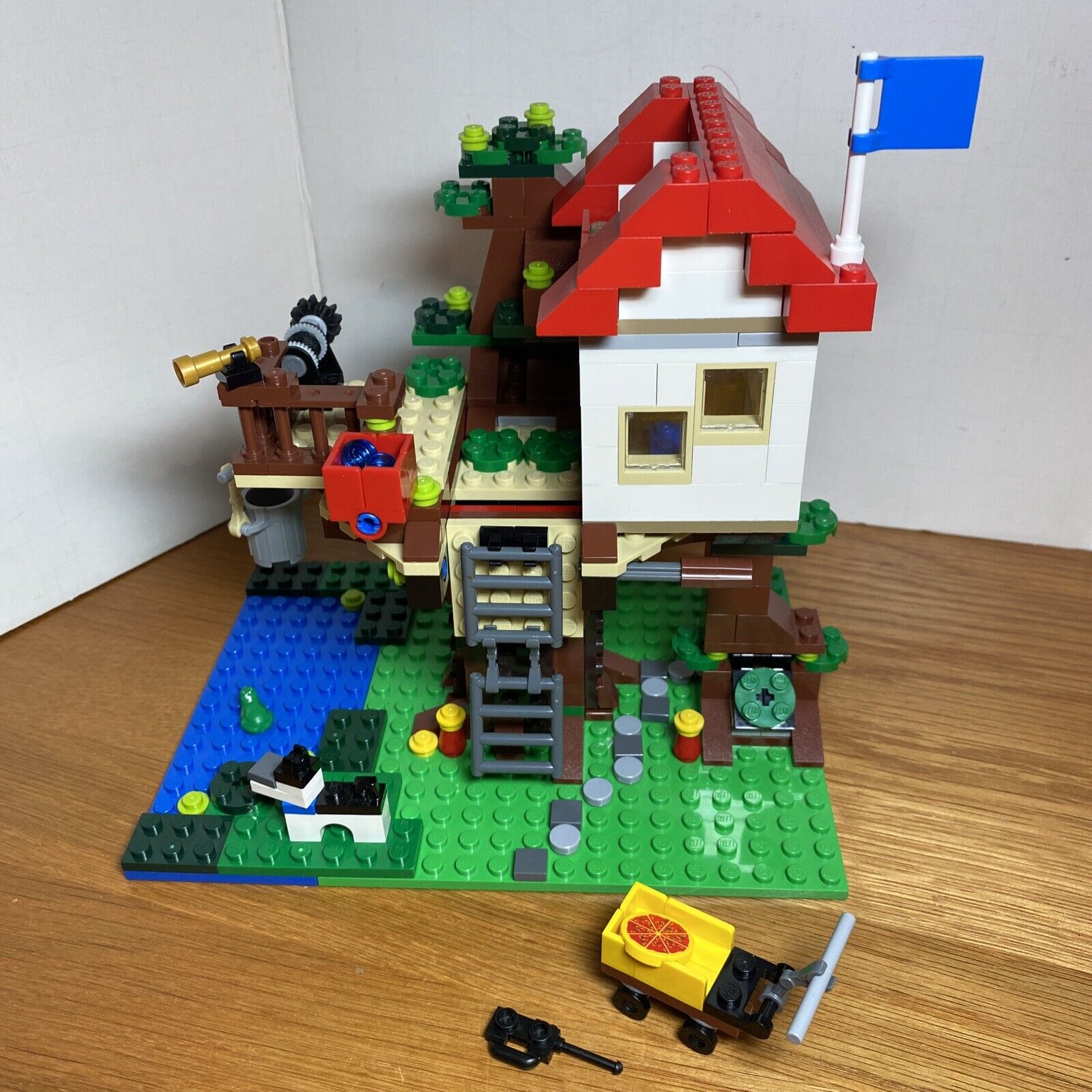 Lego Creator 3 In 1  Treehouse 31010