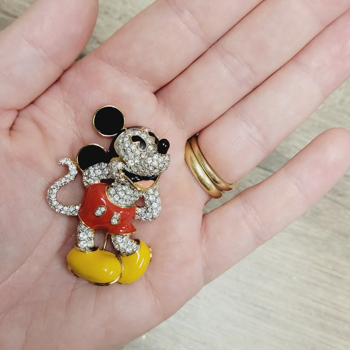 VINTAGE WALT DISNEY SWAROVSKI MICKEY MOUSE BROOCH SIGNED JEWELRY