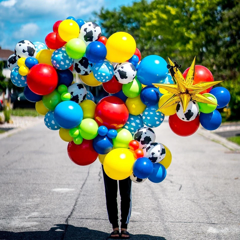 Globos de historia inspirados en juguetes, 50 piezas estampado de vaca de 12 pulgadas nube azul cielo rojo azul amarillo Foto 3 de 4