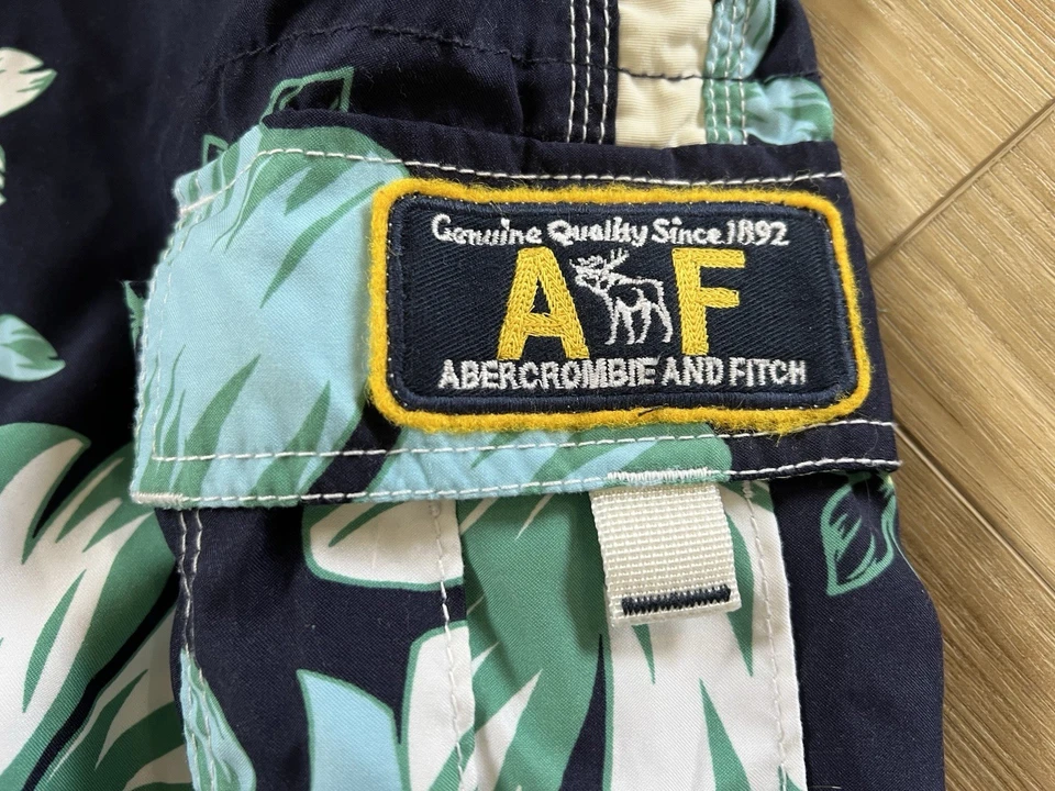 VINTAGE Abercrombie Y2K Cargo Board Shorts M Tugger Tropical Hawaiian Hibiscus - Image 2 of 4