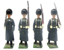 vintage Britains group of 4 GRENADIER GUARDS WINTER COATS lead figures soldiers