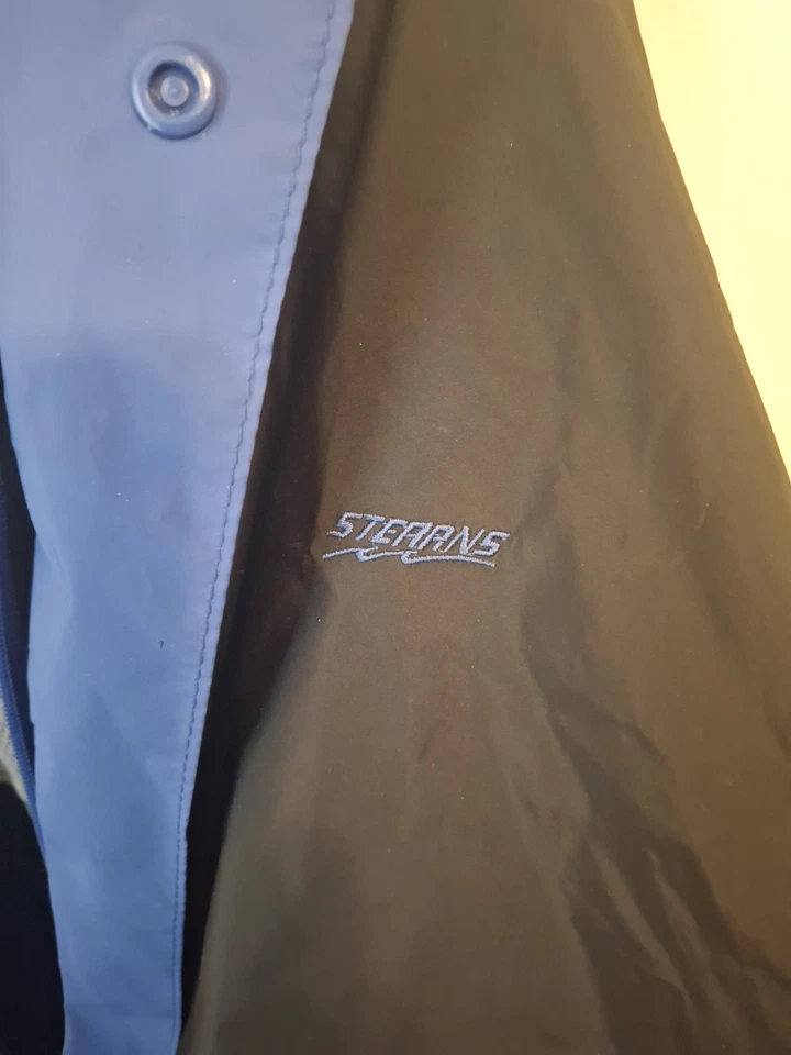 Chaqueta con Capucha Stearns Drywear XL Negra y Azul Cremallera Frontal Hombros Con Tapa. Foto 4 de 4