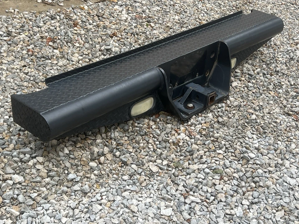 99-06 Gmc Chevy Suburban Legend Series parachoques RanchHand Yukon trasero SOLO LOCAL Foto 2 de 4