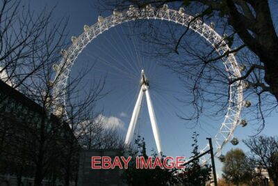 FOTO LONDON EYE DAS LONDON EYE IST EINE FANTASTISCHE ATTRAKTION, DIE EINEN T- wert ist