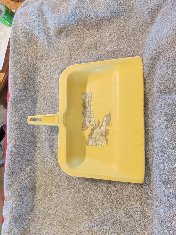 Vintage Rubbermaid Dustpan Harvest Gold Yellow Dust Pan 2003. 56