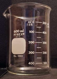 Vintage Pyrex 600 ml beaker, borosilicate glass, Free Shipping