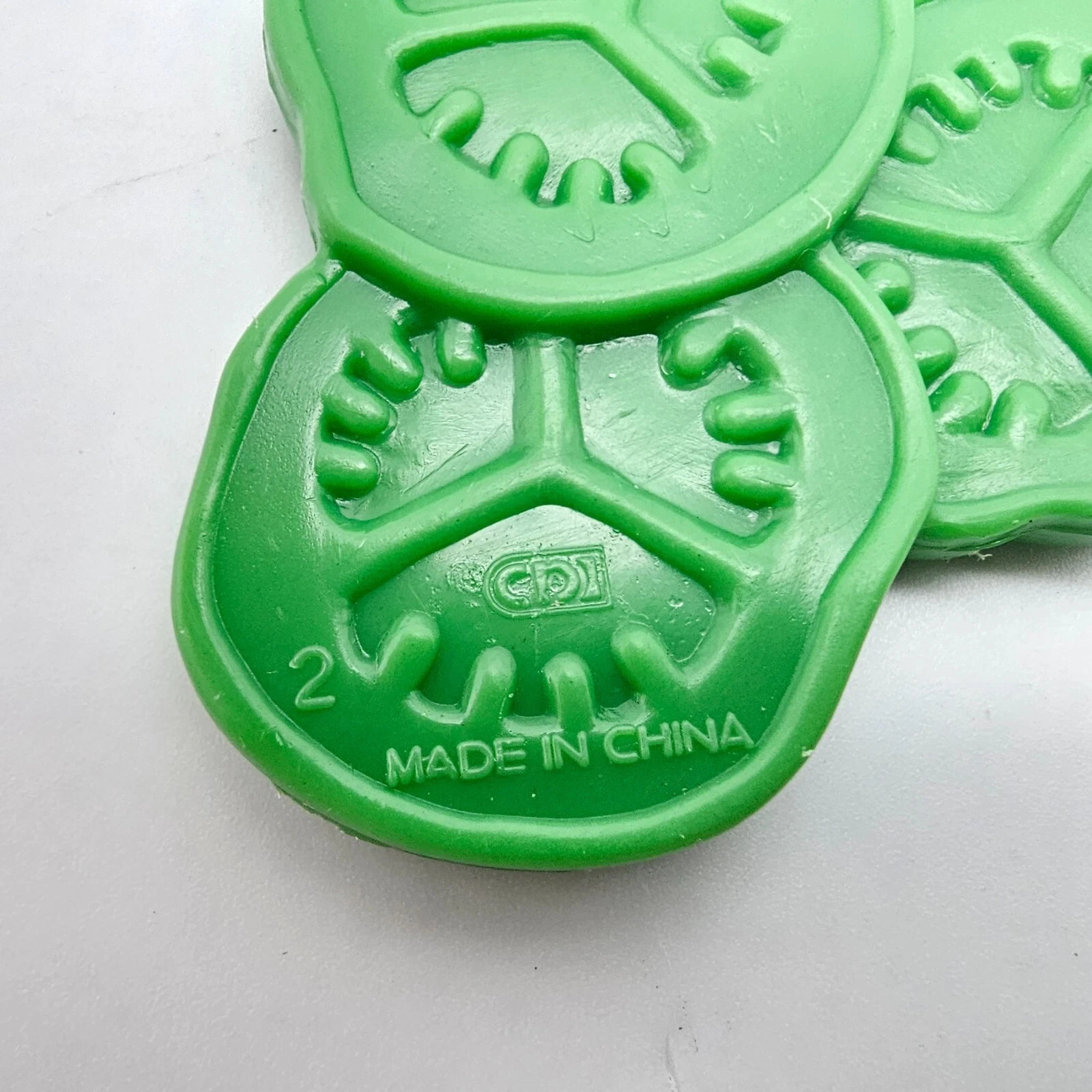 как выглядит CDI McDonalds Pretend Pickles Play Food Hamburger Topping For Cash Register Toy фото