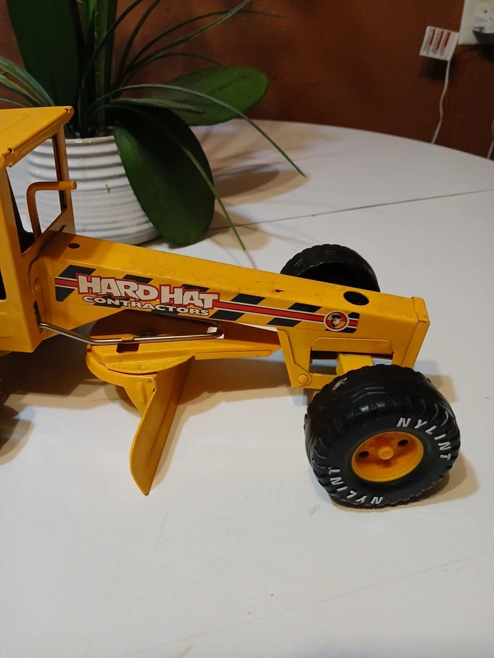 Nylint Hard Hat VINTAGE Road Grader w/ cab Pressed Steel 1/16 scale toy - Image 4 of 4