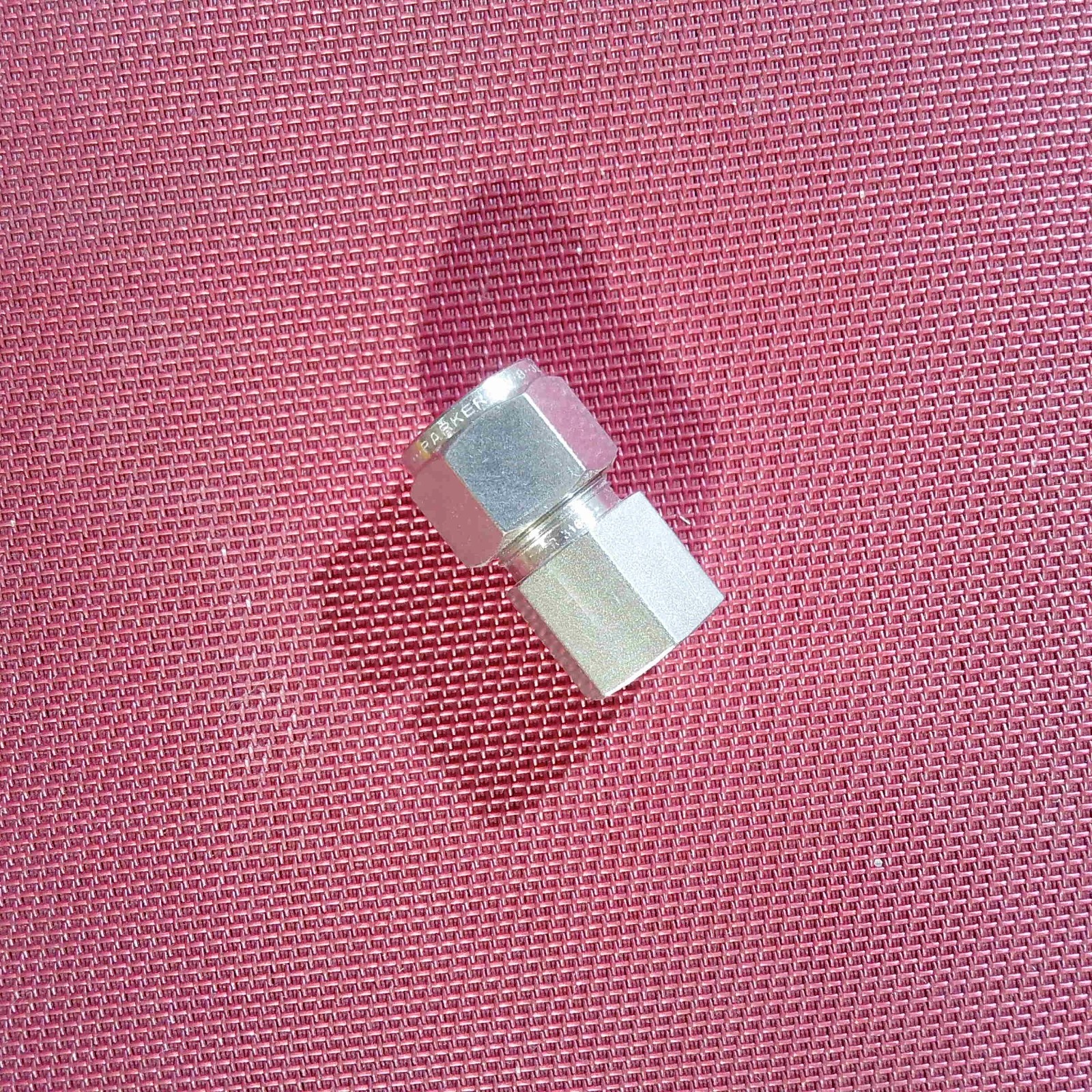 Parker® 1/2 Tube OD x 1/4 NPT Pipe Female STRAIGHT CONNECTOR 316Stainless Steel