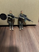 BBI 1:18 Blue Box Toys Elite Force Lot of 2 Figures with Weapons 