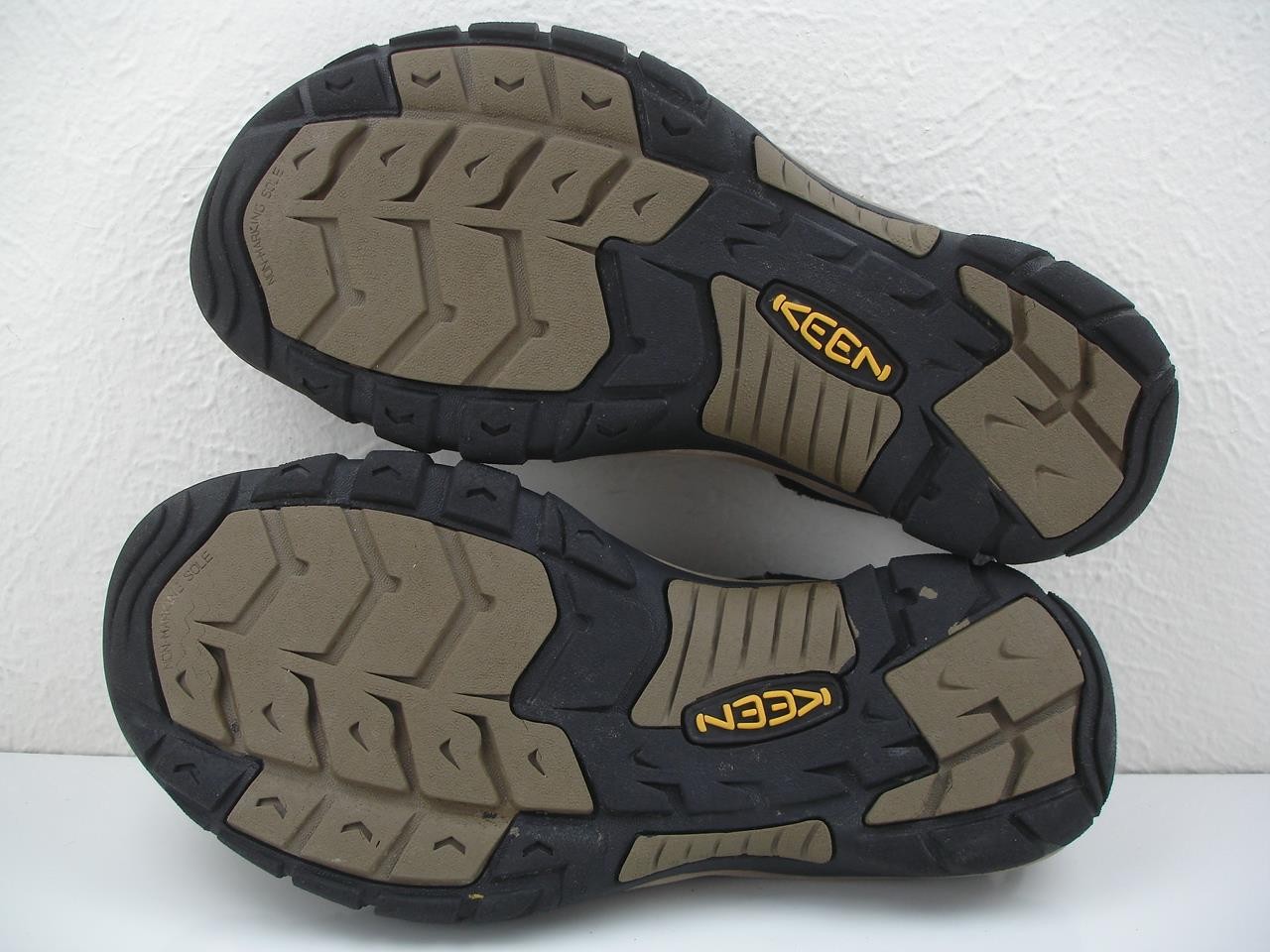 Sandali da trekking Keen uomo taglia 11 M Newport H2 nero e verde punta chiusa impermeabili