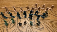 Lot of 26 Plastic Army Men Soldiers. Military Toy Figures See Pictures 