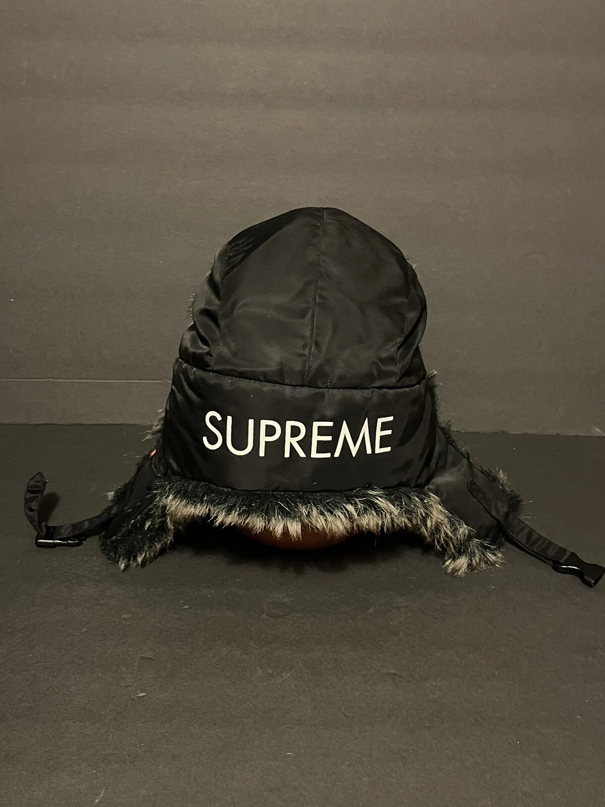 Chapeau de soldat SUPREME FW2010 noir nylon fausse fourrure état EX