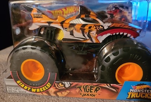 2019 TIGER SHARK 1:24 HOT WHEELS Giant Wheels MONSTER TRUCKS 1/24 SCALE - 第 1/7 張圖片