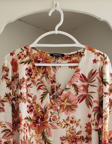 Relativity Pullover Blouse Plus Size 2X Pink Floral Neck Detail Shark Bite Hem - Picture 4 of 12