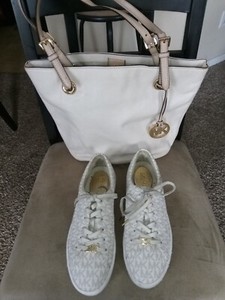 MICHAEL KORS WOMEN KEATON LOW TOP SNEAKERS AND MICHAEL KORS JET SET TOTE