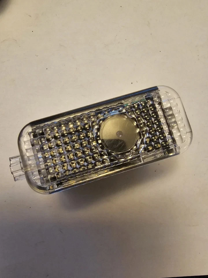 SET OF 2 NEW GENUINE SKODA LED LOGO LENS ENTRY LIGHTS 57A052133 57A052134 - Image 2 of 4