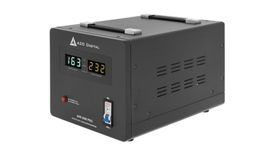 Stabilizator napięcia AVR-3000 PRO 3000VA / 1800W