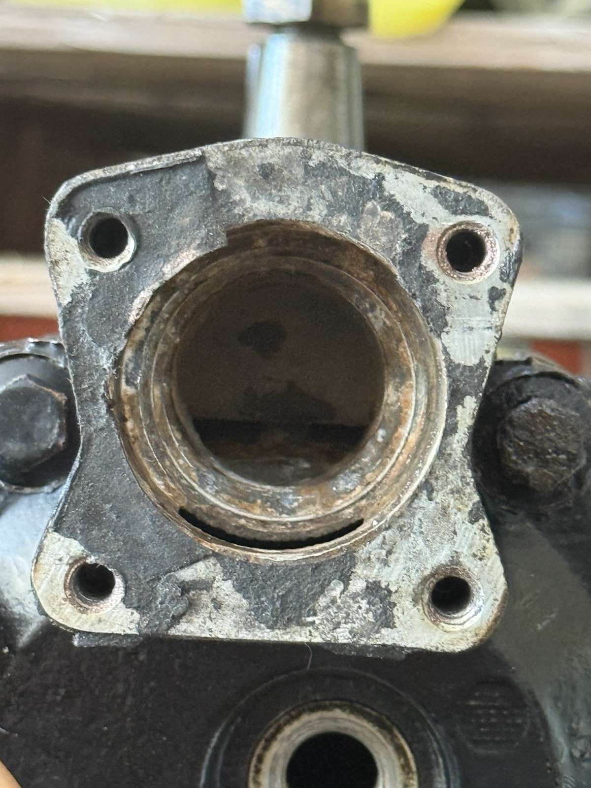 OEM 1996 EVINRUDE 48 HP 2 STROKE OUTBOARD POWERHEAD 145 PSI  PN# 0437342 (B-128)