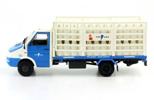 Iveco Daily 2002 YPF Gas Truck Rare Argentina Diecast Car Scale 1:43 + Magazine - Image 2 of 3