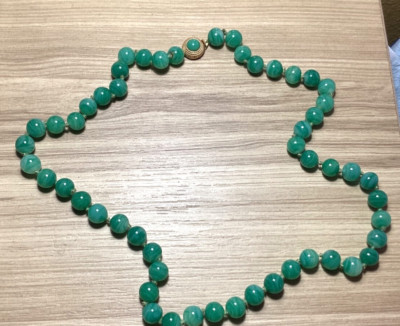 CINER GREEN BEAD GLASS NECKLACE 26.5 INCHES LONG