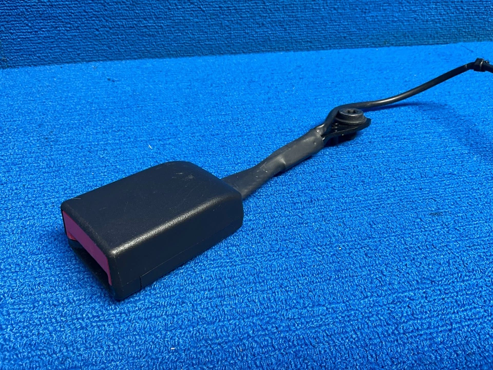 Chevrolet Trax 2015-2019 cinturón de seguridad pasajero delantero derecho clip hebilla de cierre OEM Foto 3 de 4