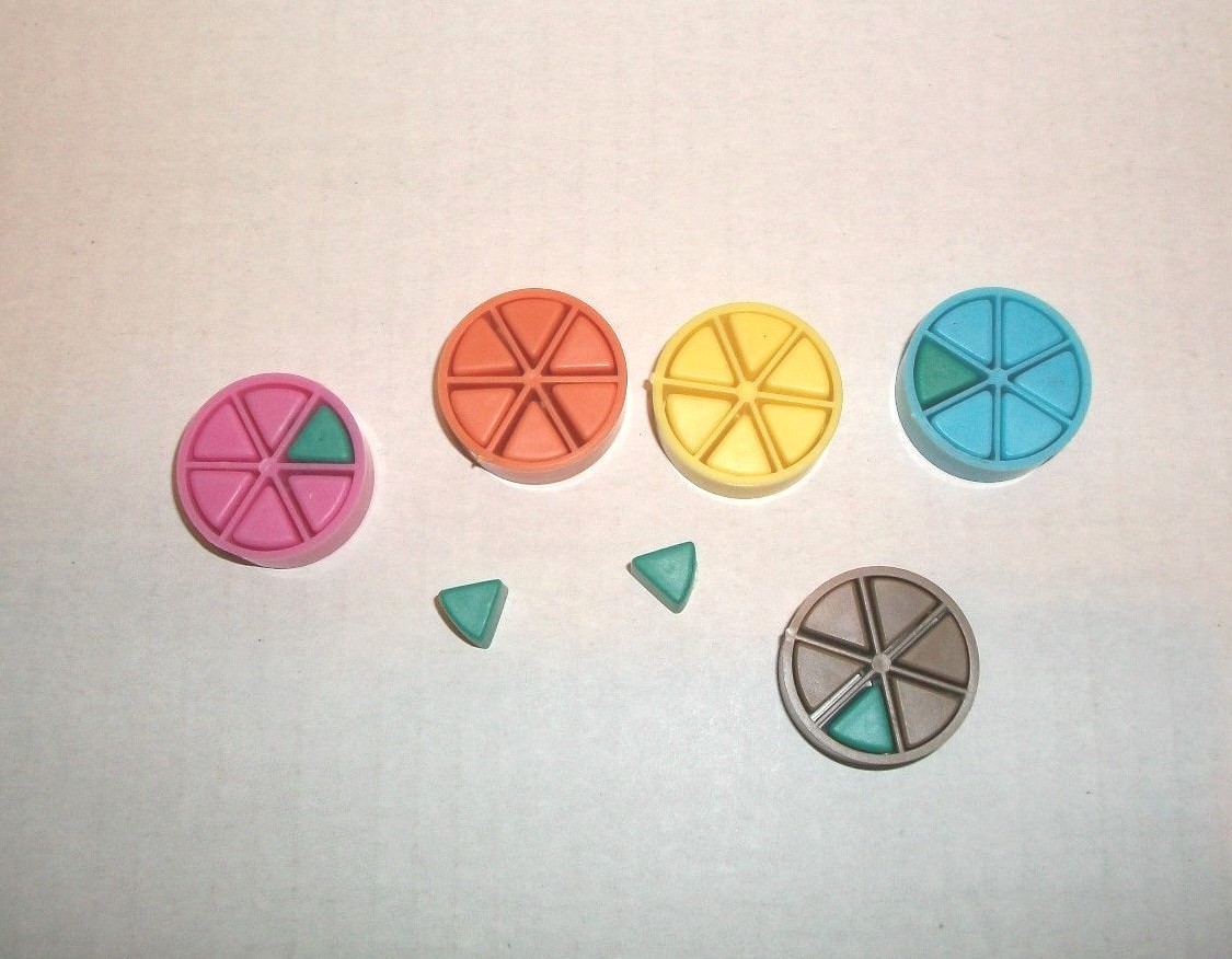 TRIVIAL PURSUIT PIE GAME PLAY GAME PARTS PIECES REPLACEMENT LOT NOT COMPLETE