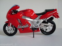 Kawasaki Ninja ZX-7R Rot, Bburago Motorrad Modell 1:18, Ovp, Neu