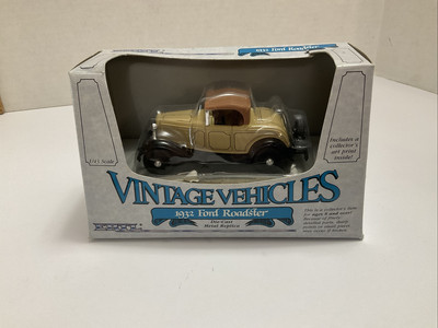 ERTL Classic Vehicles 1932 Ford Roadster 1:43 Diecast in Original Box