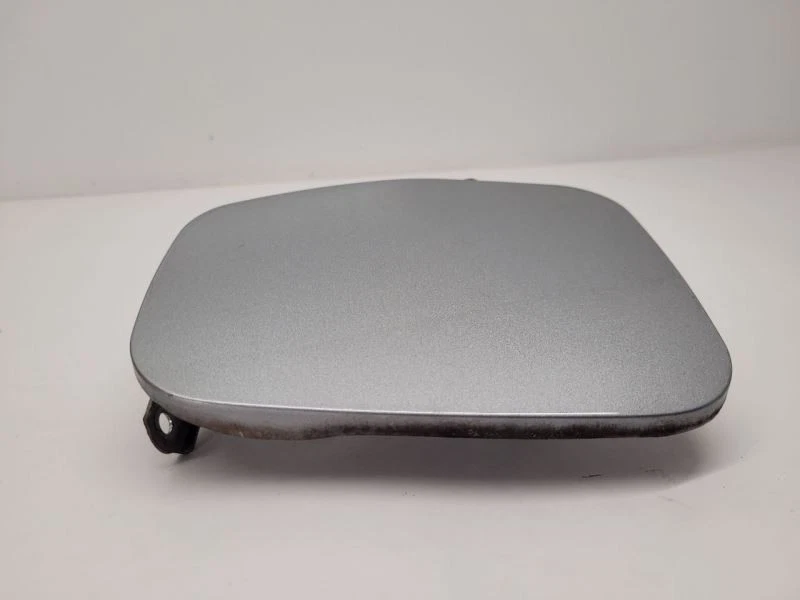 2010-2014 SUBARU OUTBACK LEGACY Fuel Filler Door Silver 57601AJ01A9P 10-14     Foto 2 de 4