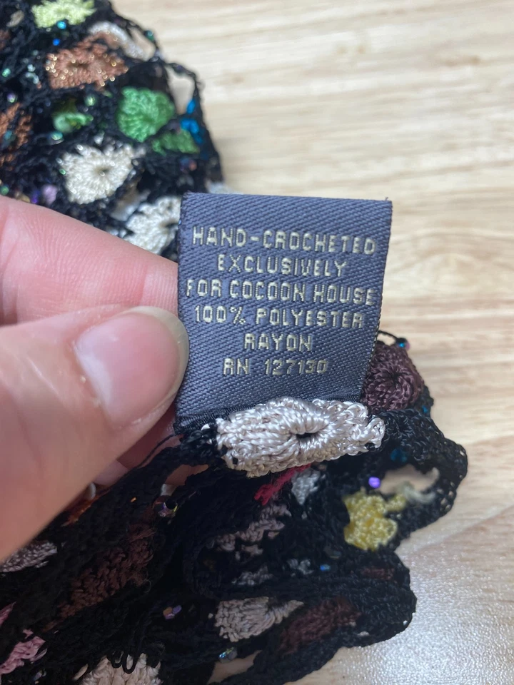 "Mantón Cocoon House hecho a mano con motivo floral de ganchillo con cuentas con flecos 12"" X 70""" Foto 4 de 4