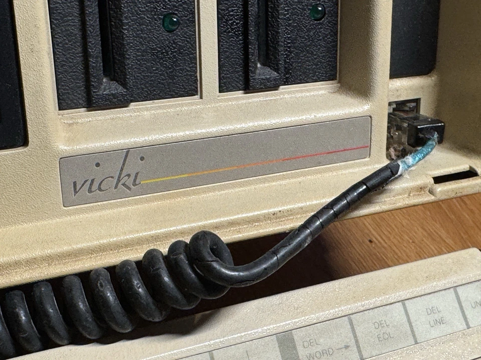 Victor Vicki Vintage Portable PC 8086 1981 DOS Restaurationsprojekt / Ersatzteile - Bild 3 von 4