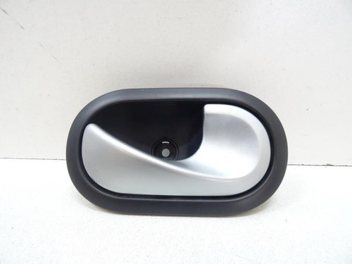 PORTIERGREEP BINNEN RECHTS VOOR Renault Twingo II (CN) 8200843629 - Afbeelding 1 van 3