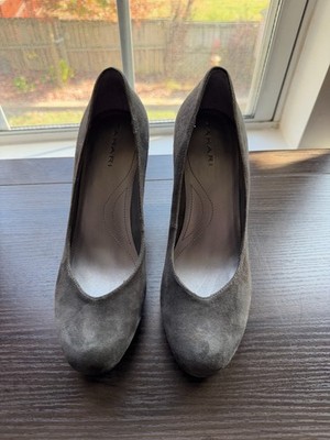 Tahari Lonnie Suede Gray Platform Heell Size 7 1/2M, Gently Worn Once (Indoors)