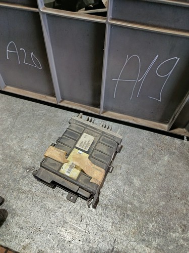 VW Passat 35i Motorsteuergerät / ECU 443907311B / 0261200261 Motor Steuergerät