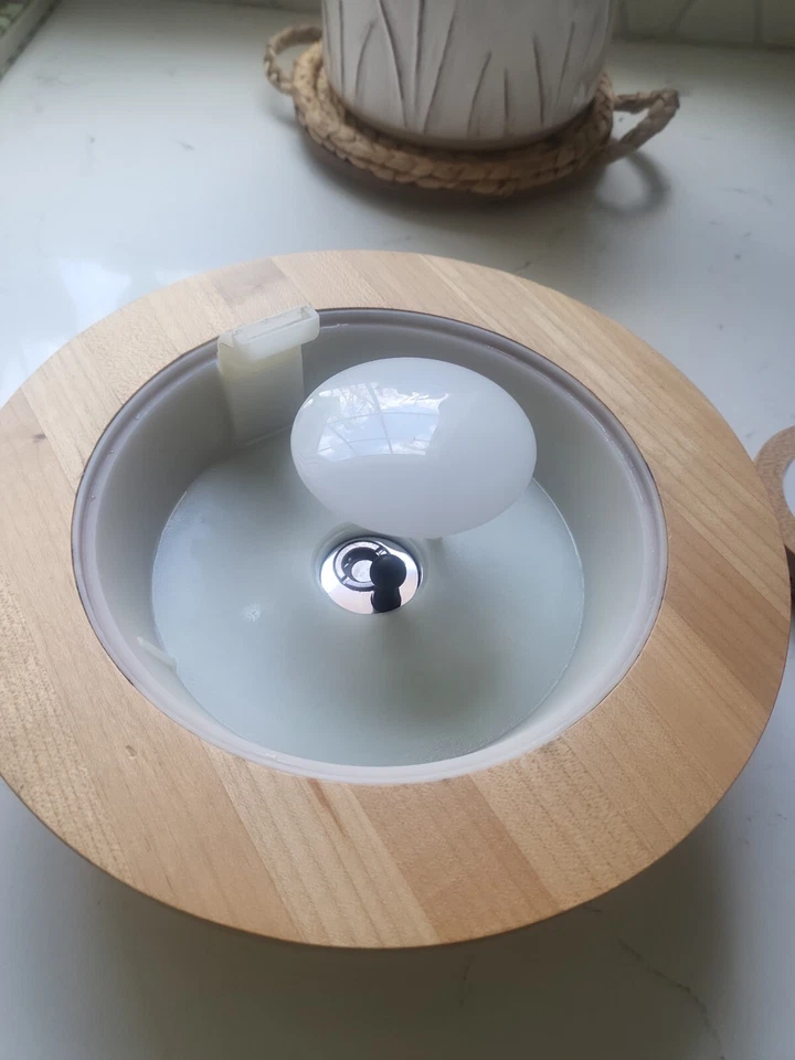 Difusor Young Living Aria marrón claro con control remoto y cúpula  Foto 2 de 3