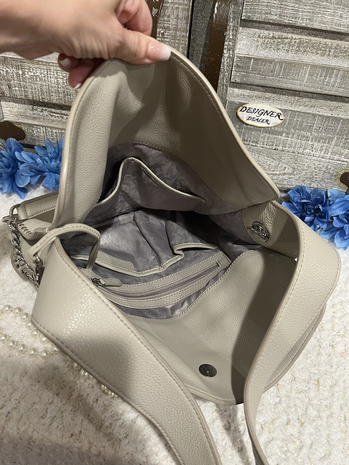 Authentic MICHAEL KORS Astor Messenger Shoulder B… - image 10