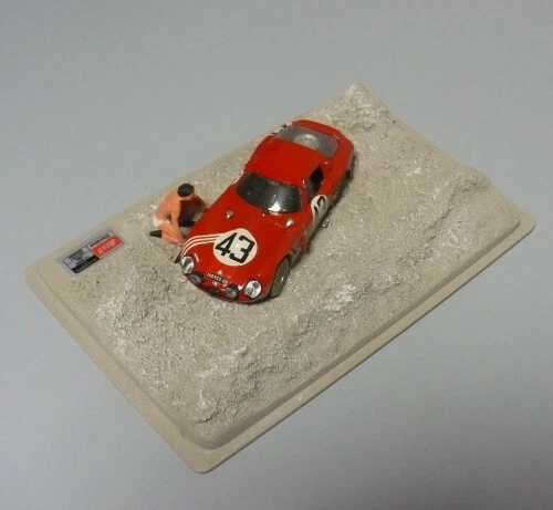 DIORAMA ALFA ROMEO TZ2 N.43 LE MANS 1965 T.ZECCOLI-J.ROSINSKI 1:43 BEST MODEL - Immagine 4 di 4