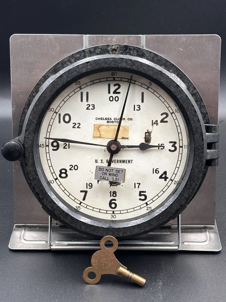 Chelsea Clock Co. 1967 reloj de barco de baquelita del gobierno de Estados Unidos - funcionando - serie #702029  Foto 2 de 4