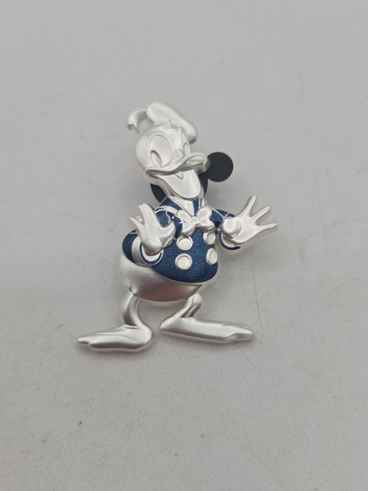 2023 Disney Platinum 100 Years of Wonder 100th Anniversary Donald Duck D100 Pin