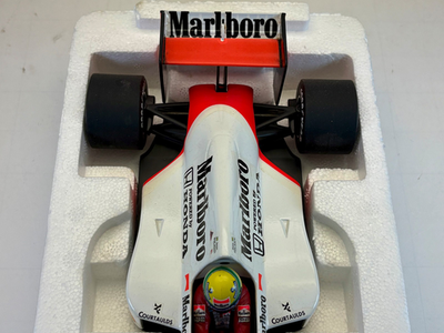 1:18 MINICHAMPS Ayrton Sena 1989 McLaren MP4/5 World Champion