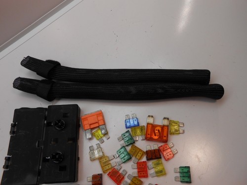 KIT AUXILIAR BMW MERCEDES CAJA FUSIBLES ACOMPAÑANTE Y AISLAMIENTO DE CABLES RK0208 - Imagen 2 de 4
