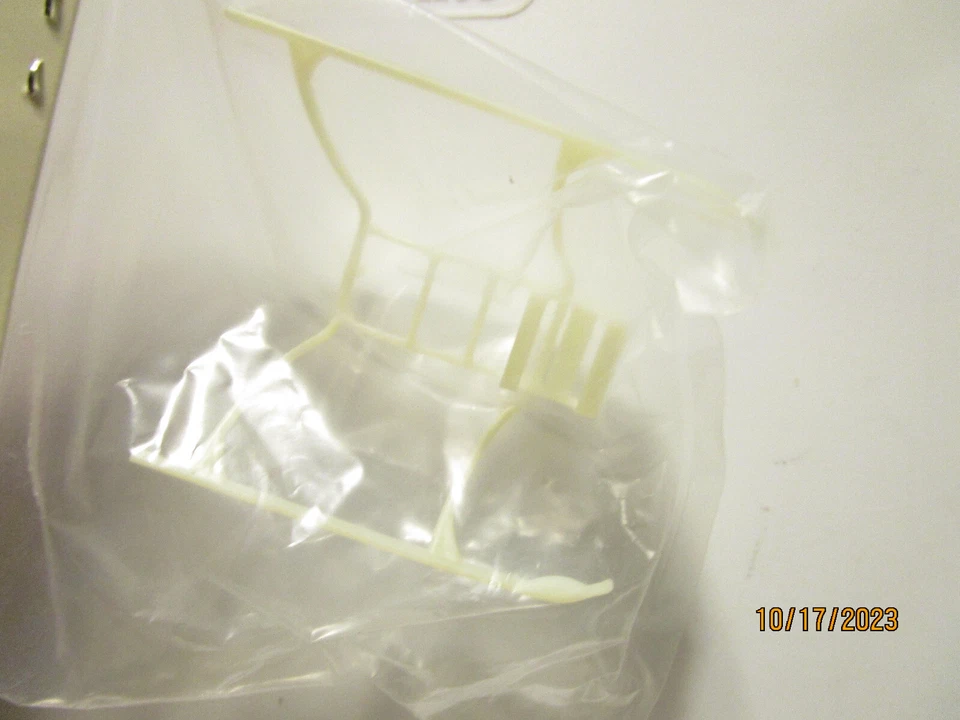 Светящаяся в темноте посадочная площадка и крепление аккумулятора Eflite EFLH3004GL MSR - Изображение 2 из 4