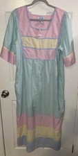 Leisure Life Pastel Robe Housecoat Size Large Short Sleeve Zip Up