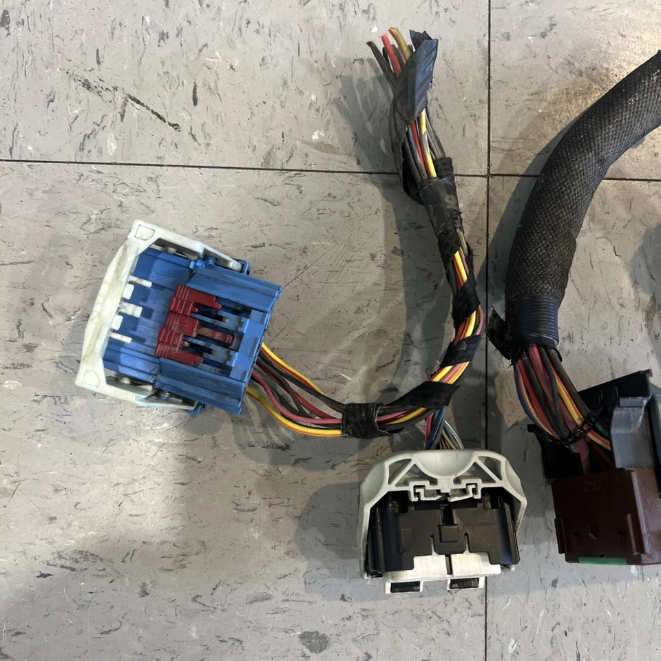 Dodge Ram 1500-2500 TIPM 2007-2008 caja de fusibles cableado arnés enchufes 68059522AA Foto 2 de 4