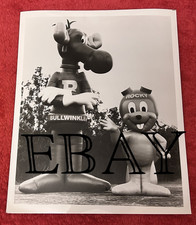 ROCKY and BULLWINKLE press photo giant balloons Thanksgiving Day Parade float?