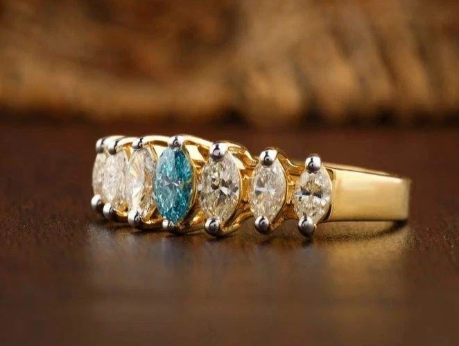 2.5 克拉侯爵夫人模拟黄玉 CZ 周年戒指 14k 镀黄金 — 第 4/4 张图片